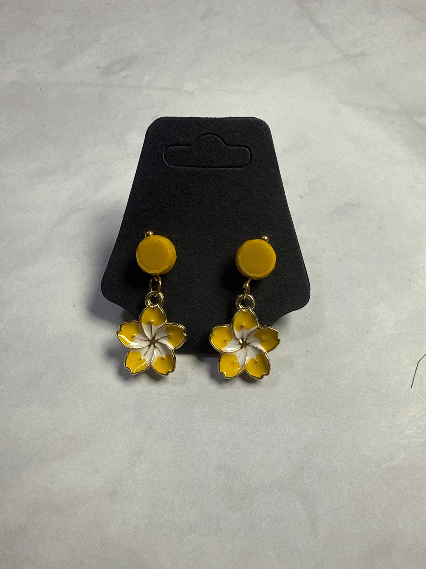 Yellow and White Flower Dangle