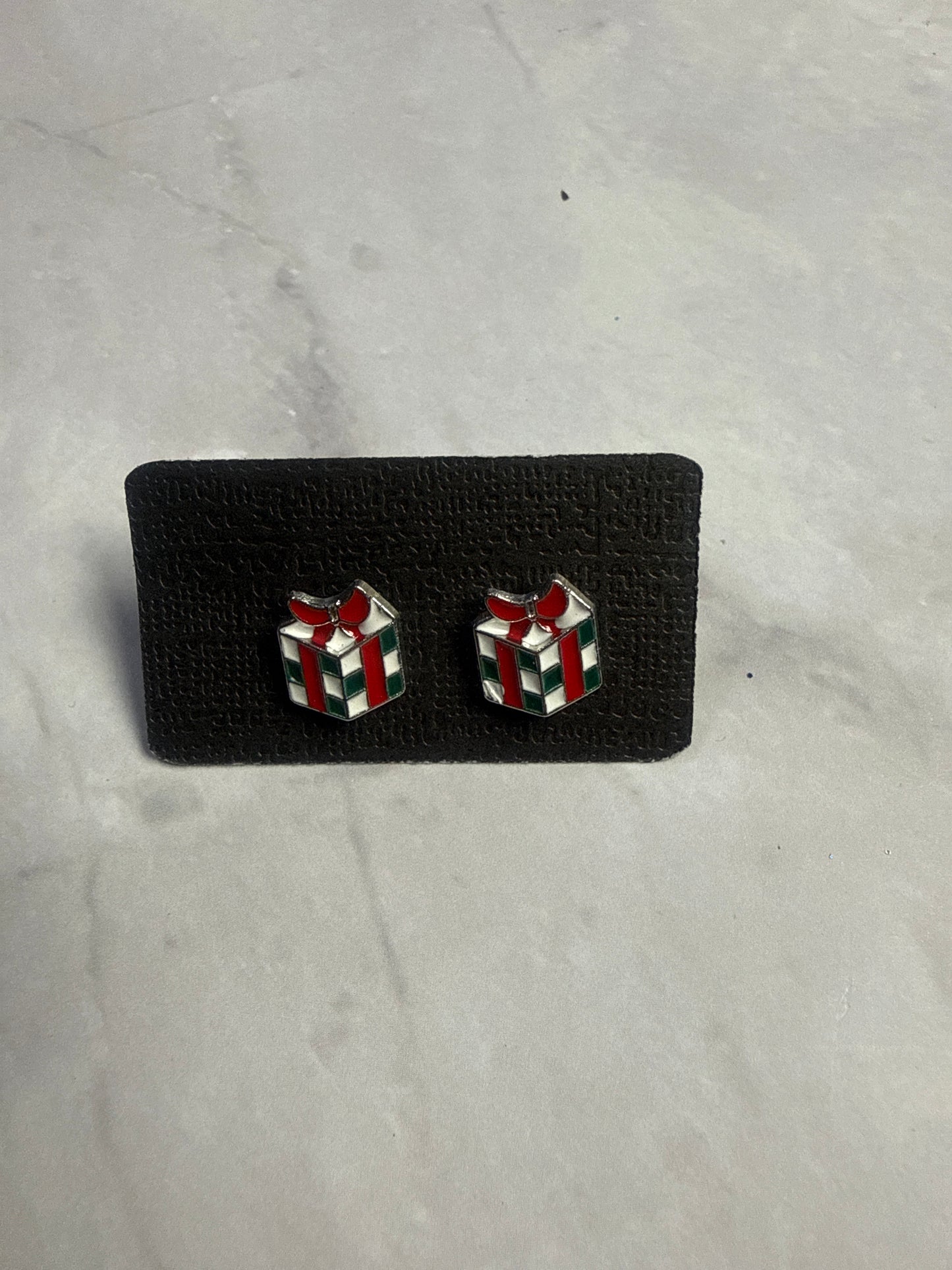 Metal Present Earring