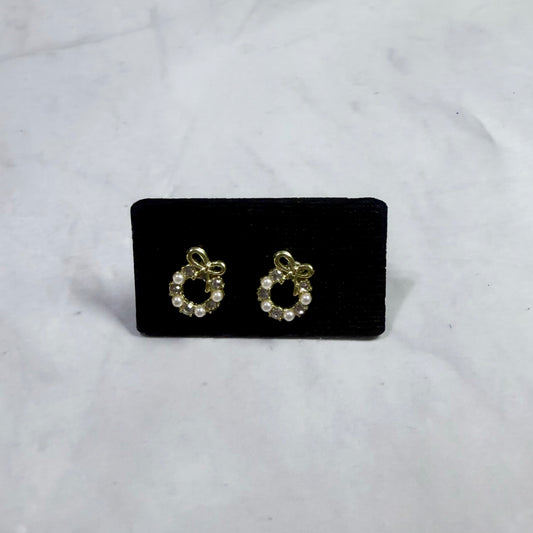 Wreath Pearl Metal Stud Earring